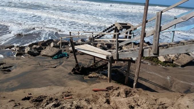 Playa Serena Sin Escalera Hacia La Playa Ni Ambulancia Mdpya Voces De Una Ciudad Cambiante